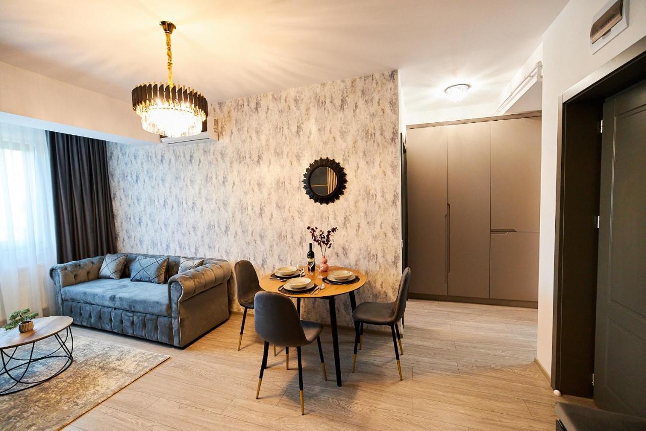 Uptown Apartment *